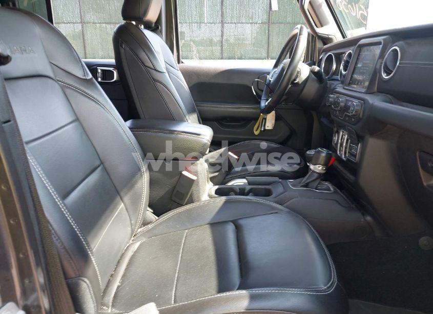 Photo 5 of 2018 Jeep Wrangler UNLIMITED SAHARA 4X4 (VIN 1C4HJXEG1JW229865)