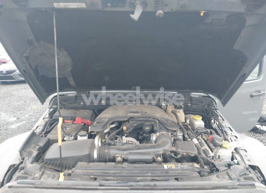 Photo 10 of 2019 Jeep Wrangler UNLIMITED SAHARA (VIN 1C4HJXEG1KW543811)