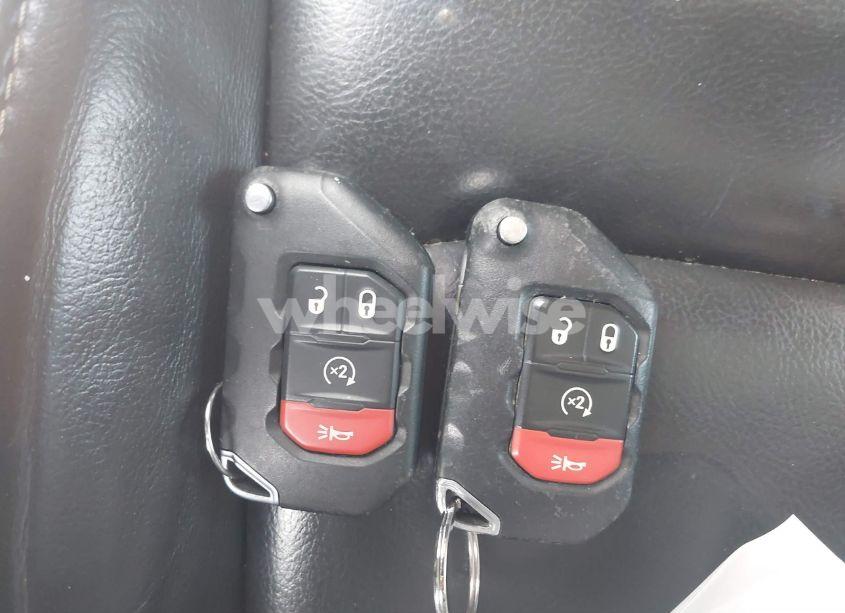 Photo 11 of 2018 Jeep Wrangler UNLIMITED SAHARA 4X4 (VIN 1C4HJXEG2JW316271)