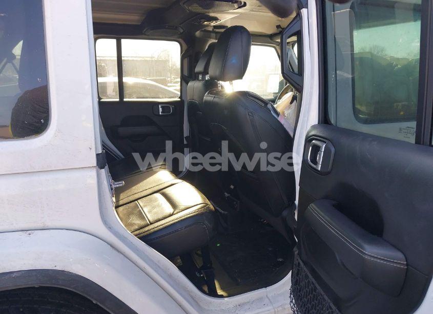 Photo 8 of 2018 Jeep Wrangler UNLIMITED SAHARA 4X4 (VIN 1C4HJXEG2JW316271)