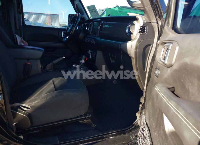 Photo 5 of 2020 Jeep Wrangler UNLIMITED SAHARA 4X4 (VIN 1C4HJXEG2LW243468)