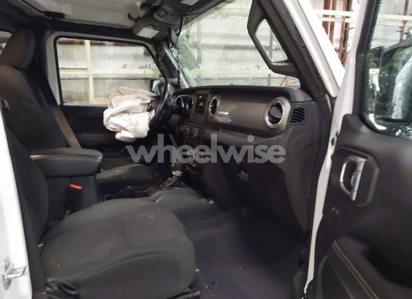 Photo 5 of 2021 Jeep Wrangler UNLIMITED SAHARA 4X4 (VIN 1C4HJXEG2MW655357)