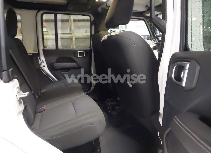 Photo 8 of 2021 Jeep Wrangler UNLIMITED SAHARA 4X4 (VIN 1C4HJXEG2MW655357)