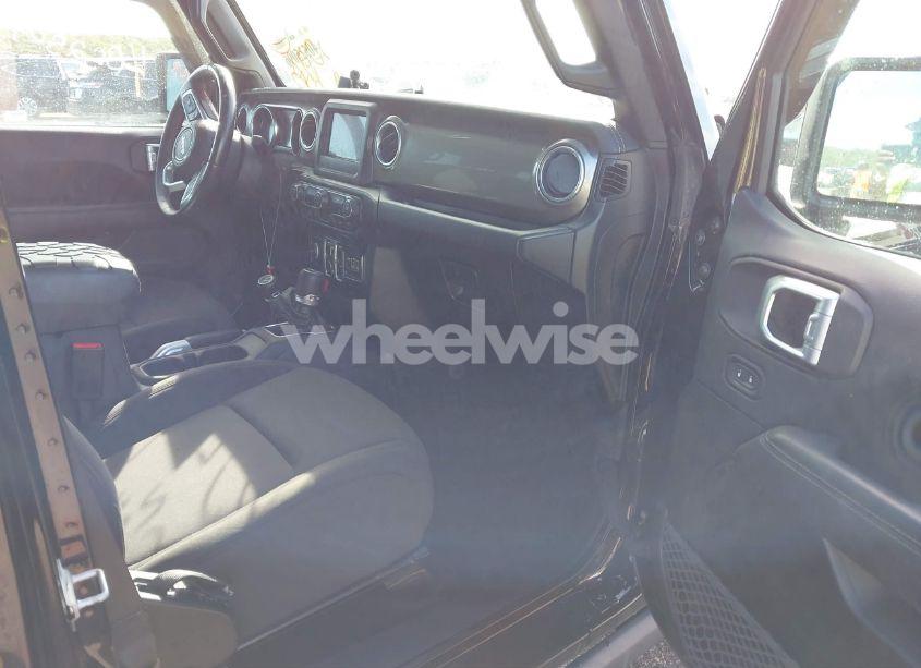 Photo 5 of 2018 Jeep Wrangler UNLIMITED SAHARA 4X4 (VIN 1C4HJXEG3JW115365)