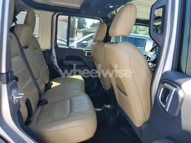 Photo 4 of 2018 JEEP WRANGLER UNLIMITED SAHARA (VIN 1C4HJXEG3JW125801)