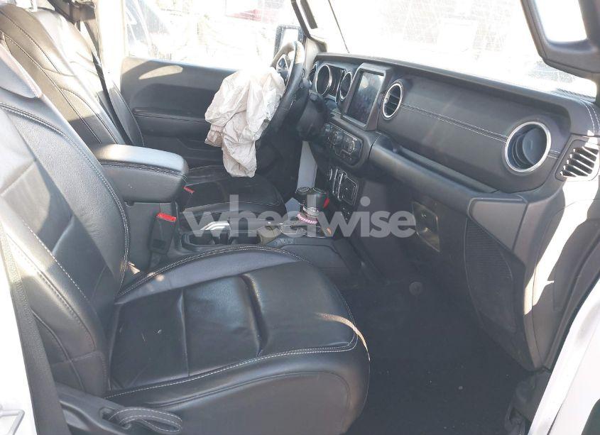 Photo 5 of 2018 Jeep Wrangler UNLIMITED SAHARA 4X4 (VIN 1C4HJXEG3JW184976)