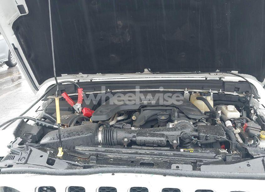 Photo 10 of 2018 Jeep Wrangler UNLIMITED SAHARA 4X4 (VIN 1C4HJXEG3JW186176)