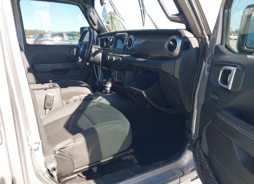 Photo 5 of 2019 Jeep Wrangler UNLIMITED SAHARA 4X4 (VIN 1C4HJXEG3KW528064)