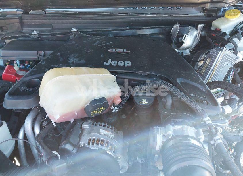 Photo 10 of 2019 Jeep Wrangler UNLIMITED SAHARA ALTITUDE 4X4 (VIN 1C4HJXEG3KW641979)