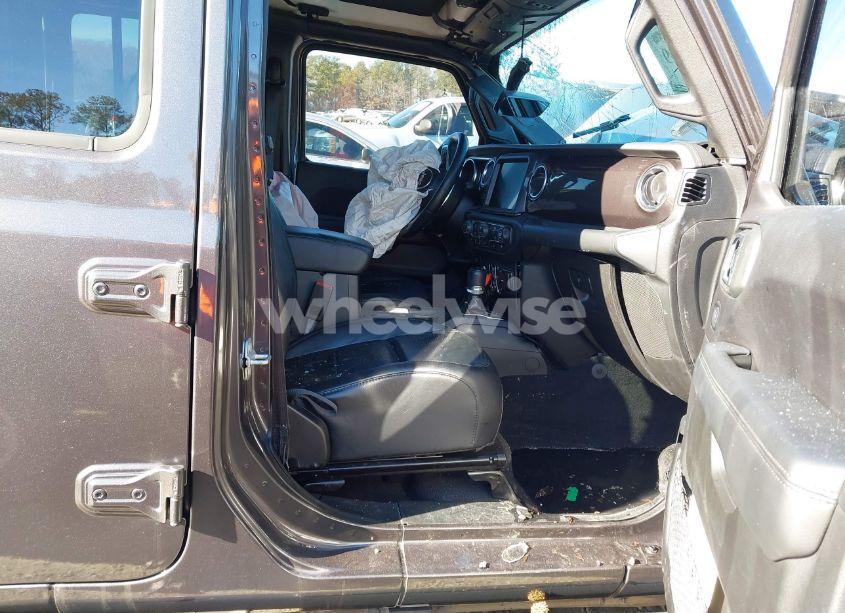 Photo 5 of 2019 Jeep Wrangler UNLIMITED SAHARA ALTITUDE 4X4 (VIN 1C4HJXEG3KW641979)