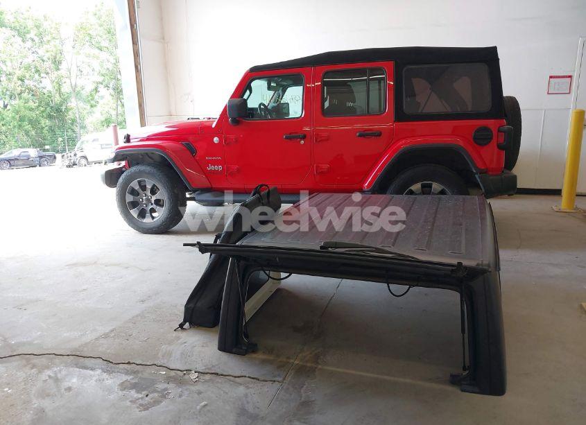 Photo 18 of 2018 Jeep Wrangler UNLIMITED SAHARA 4X4 (VIN 1C4HJXEG4JW316496)