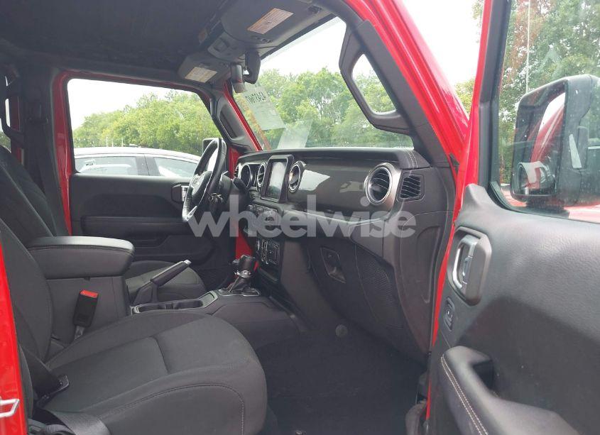 Photo 5 of 2018 Jeep Wrangler UNLIMITED SAHARA 4X4 (VIN 1C4HJXEG4JW316496)