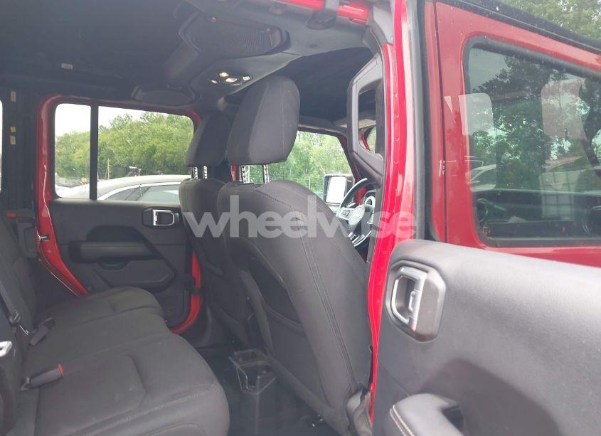 Photo 8 of 2018 Jeep Wrangler UNLIMITED SAHARA 4X4 (VIN 1C4HJXEG4JW316496)