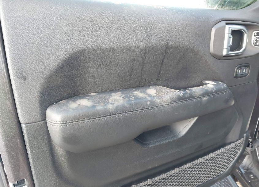 Photo 6 of 2020 Jeep Wrangler UNLIMITED SAHARA ALTITUDE 4X4 (VIN 1C4HJXEG4LW145476)