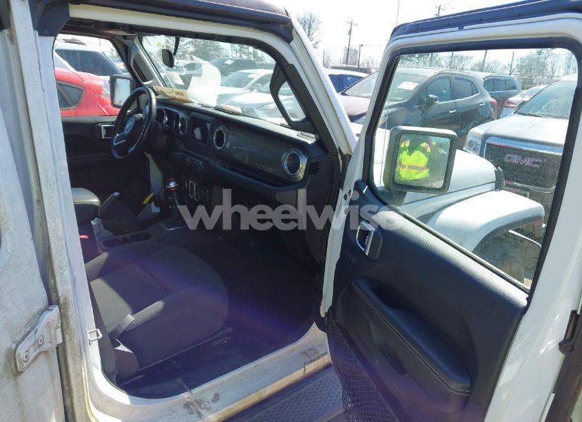 Photo 5 of 2018 Jeep Wrangler UNLIMITED SAHARA 4X4 (VIN 1C4HJXEG5JW145600)