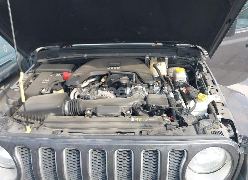 Photo 10 of 2018 Jeep Wrangler UNLIMITED SAHARA 4X4 (VIN 1C4HJXEG5JW194523)