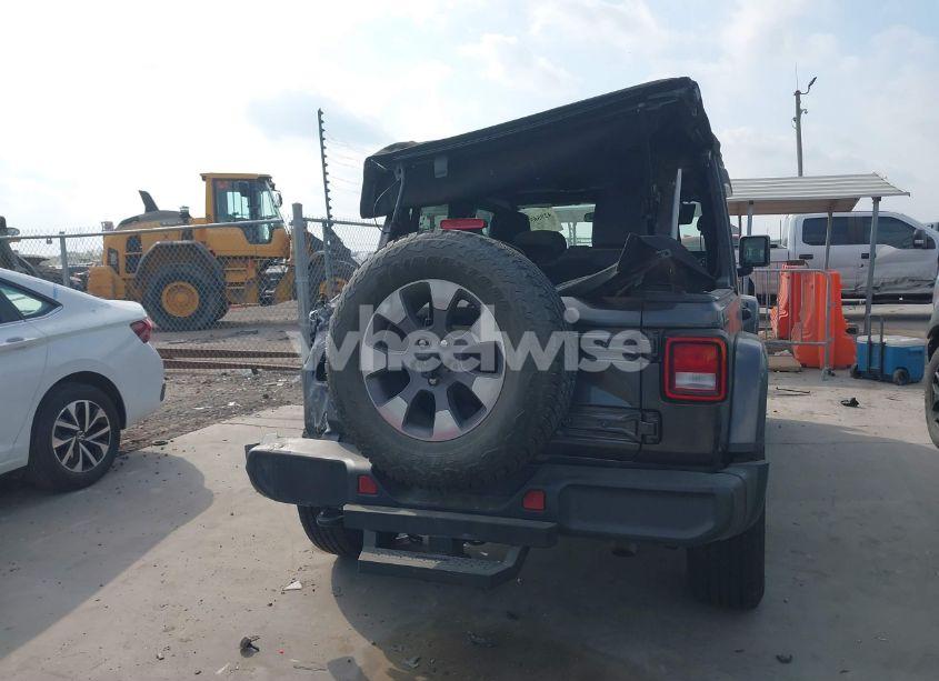 Photo 16 of 2018 Jeep Wrangler UNLIMITED SAHARA 4X4 (VIN 1C4HJXEG5JW194523)