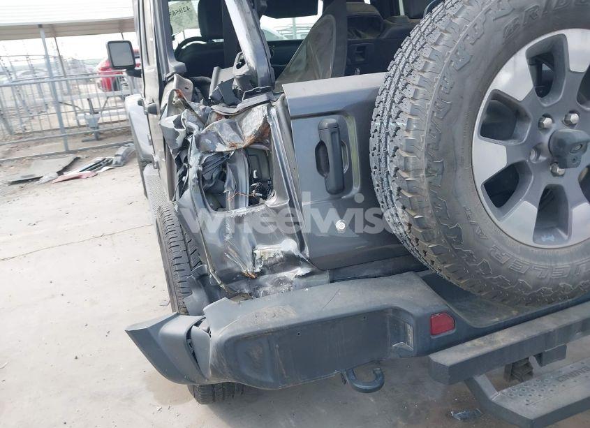 Photo 17 of 2018 Jeep Wrangler UNLIMITED SAHARA 4X4 (VIN 1C4HJXEG5JW194523)