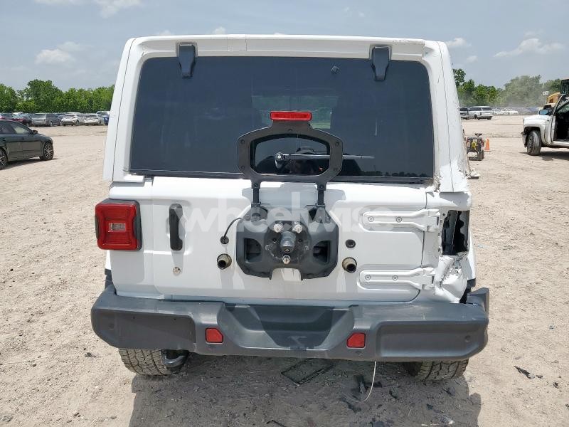 Photo 13 of 2018 JEEP WRANGLER UNLIMITED SAHARA (VIN 1C4HJXEG5JW294430)