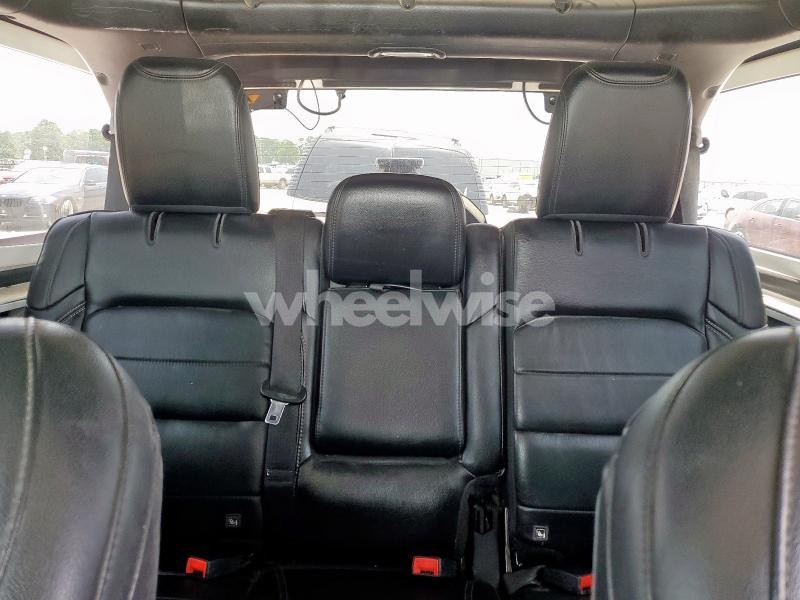 Photo 5 of 2018 JEEP WRANGLER UNLIMITED SAHARA (VIN 1C4HJXEG5JW294430)