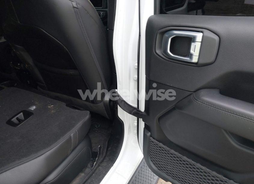 Photo 8 of 2021 Jeep Wrangler UNLIMITED SAHARA ALTITUDE 4X4 (VIN 1C4HJXEG5MW764573)