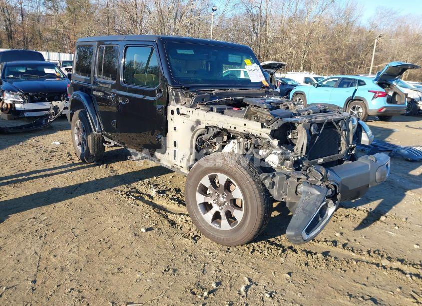2018 Jeep Wrangler UNLIMITED SAHARA 4X4 (VIN 1C4HJXEG6JW115098) main photo