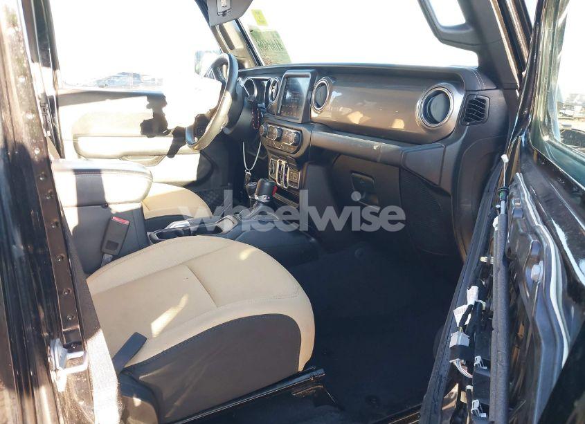 Photo 5 of 2018 Jeep Wrangler UNLIMITED SAHARA 4X4 (VIN 1C4HJXEG6JW115098)