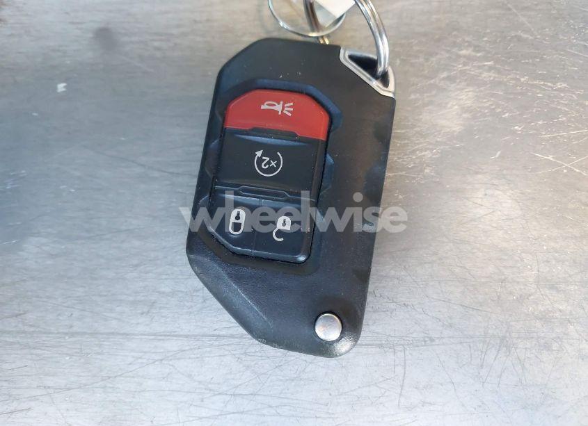 Photo 11 of 2018 Jeep Wrangler UNLIMITED SAHARA 4X4 (VIN 1C4HJXEG6JW223642)