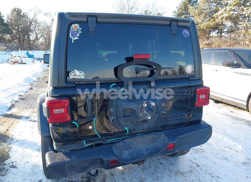 Photo 16 of 2018 Jeep Wrangler UNLIMITED SAHARA 4X4 (VIN 1C4HJXEG6JW223642)