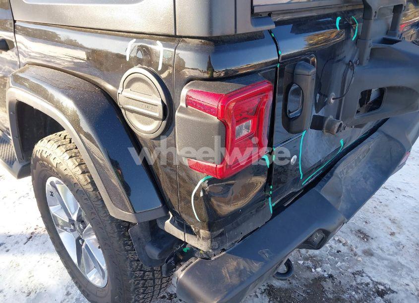 Photo 17 of 2018 Jeep Wrangler UNLIMITED SAHARA 4X4 (VIN 1C4HJXEG6JW223642)