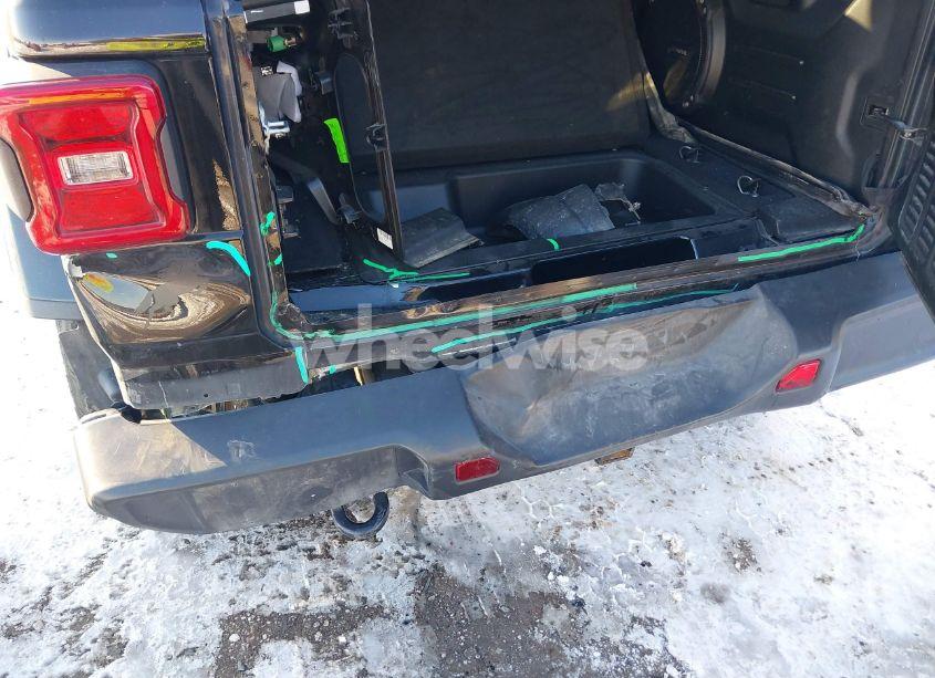 Photo 6 of 2018 Jeep Wrangler UNLIMITED SAHARA 4X4 (VIN 1C4HJXEG6JW223642)