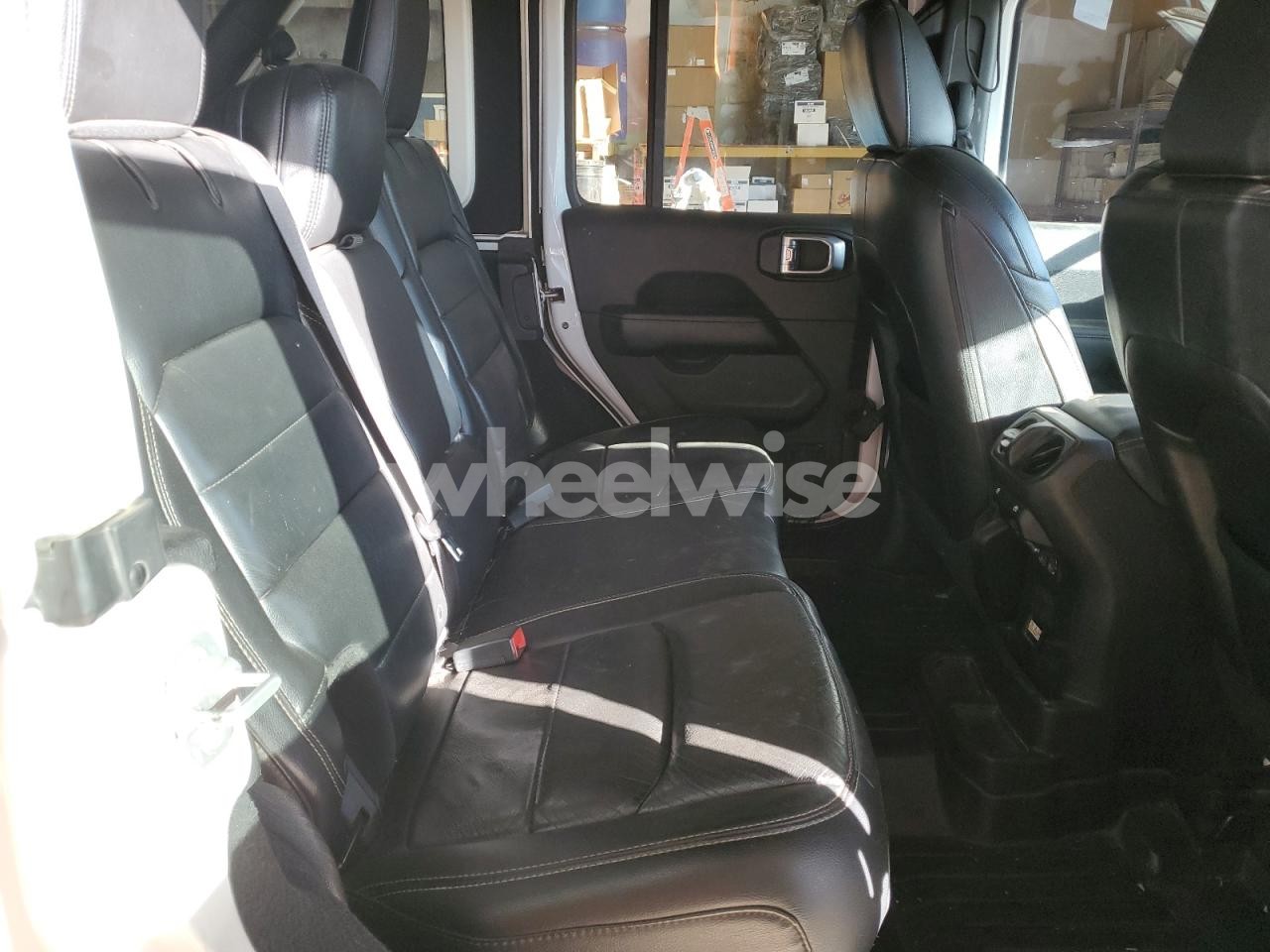 Photo 10 of 2018 JEEP WRANGLER UNLIMITED SAHARA (VIN 1C4HJXEG6JW320761)