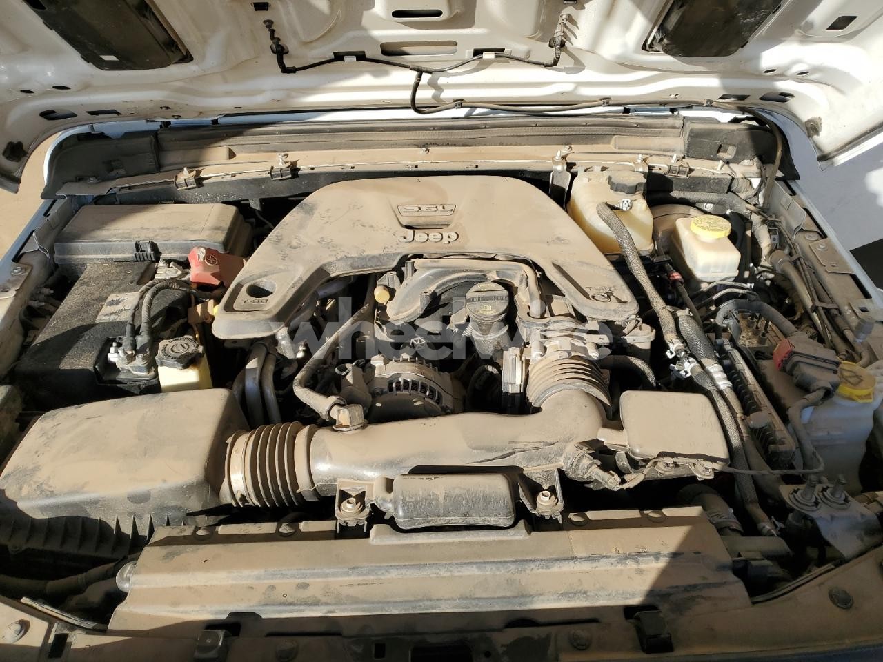 Photo 11 of 2018 JEEP WRANGLER UNLIMITED SAHARA (VIN 1C4HJXEG6JW320761)