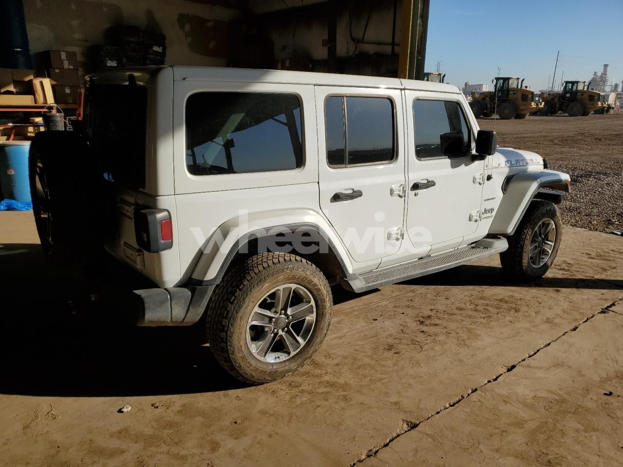 Photo 3 of 2018 JEEP WRANGLER UNLIMITED SAHARA (VIN 1C4HJXEG6JW320761)