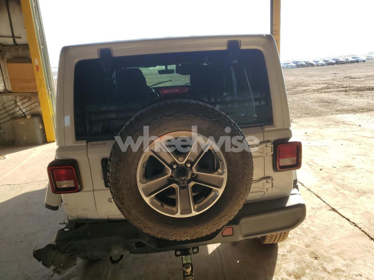 Photo 6 of 2018 JEEP WRANGLER UNLIMITED SAHARA (VIN 1C4HJXEG6JW320761)
