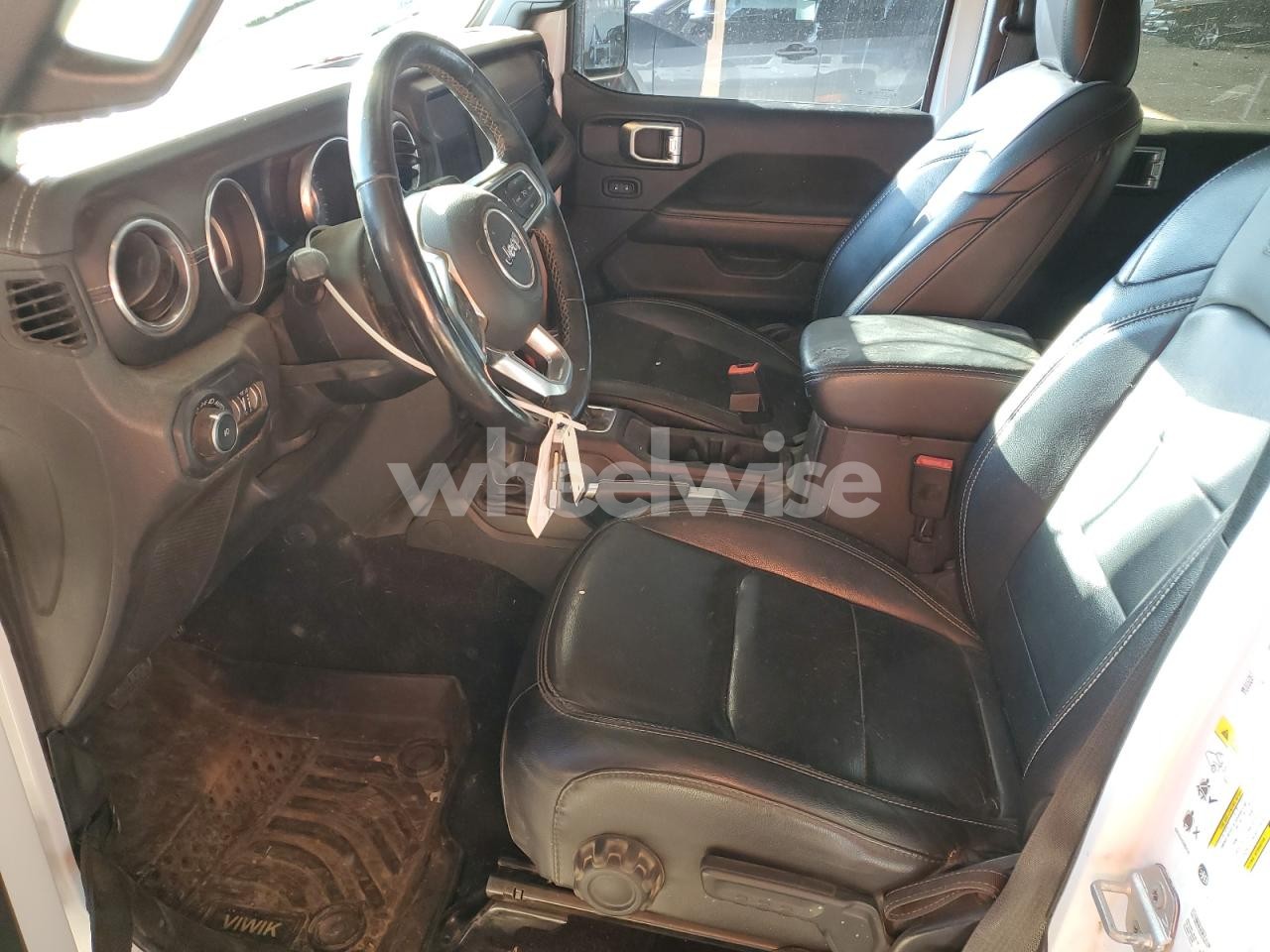 Photo 7 of 2018 JEEP WRANGLER UNLIMITED SAHARA (VIN 1C4HJXEG6JW320761)