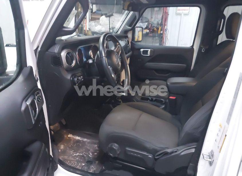 Photo 5 of 2020 Jeep Wrangler UNLIMITED SAHARA 4X4 (VIN 1C4HJXEG6LW140232)