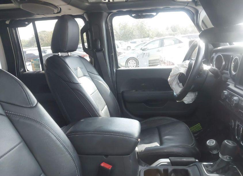 Photo 5 of 2021 Jeep Wrangler UNLIMITED SAHARA 4X4 (VIN 1C4HJXEG6MW502562)