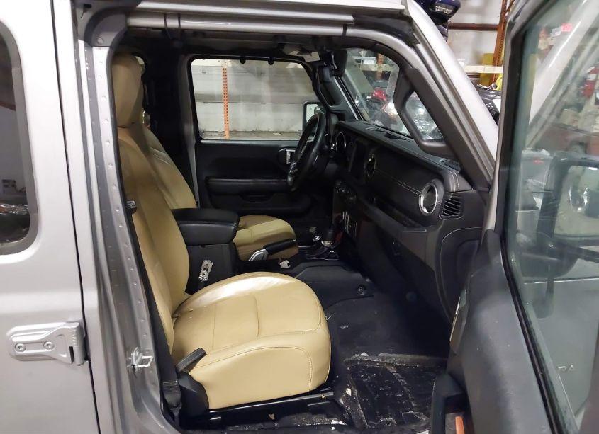 Photo 5 of 2018 Jeep Wrangler UNLIMITED SAHARA 4X4 (VIN 1C4HJXEG7JW170739)