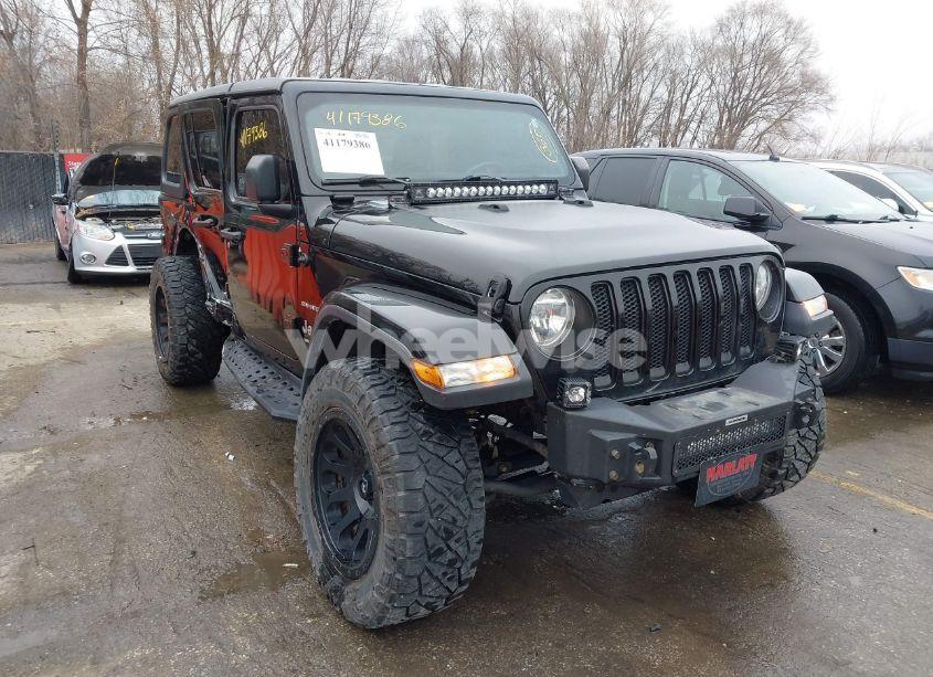2018 Jeep Wrangler UNLIMITED SAHARA 4X4 (VIN 1C4HJXEG7JW205084) main photo