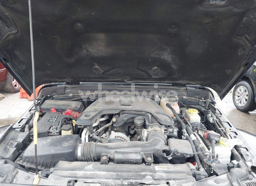 Photo 10 of 2018 Jeep Wrangler UNLIMITED SAHARA 4X4 (VIN 1C4HJXEG7JW205084)