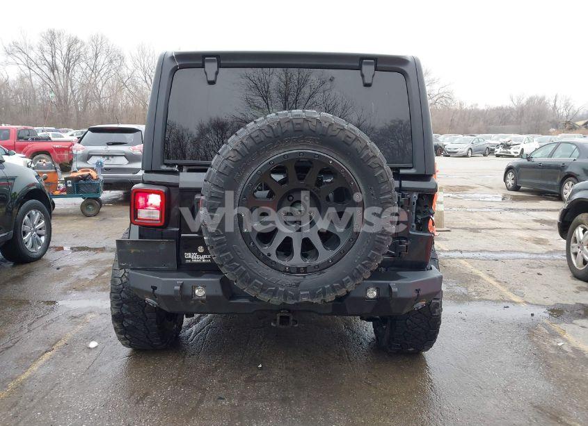 Photo 17 of 2018 Jeep Wrangler UNLIMITED SAHARA 4X4 (VIN 1C4HJXEG7JW205084)