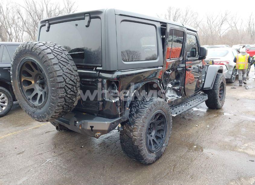 Photo 4 of 2018 Jeep Wrangler UNLIMITED SAHARA 4X4 (VIN 1C4HJXEG7JW205084)