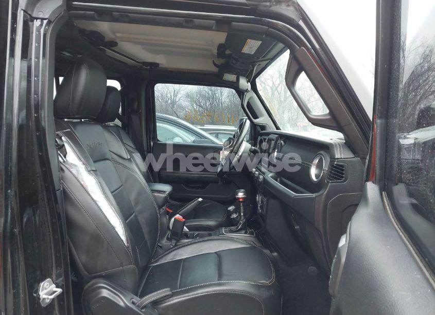 Photo 5 of 2018 Jeep Wrangler UNLIMITED SAHARA 4X4 (VIN 1C4HJXEG7JW205084)