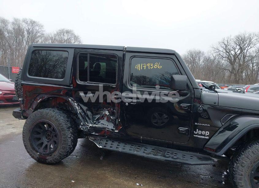 Photo 6 of 2018 Jeep Wrangler UNLIMITED SAHARA 4X4 (VIN 1C4HJXEG7JW205084)