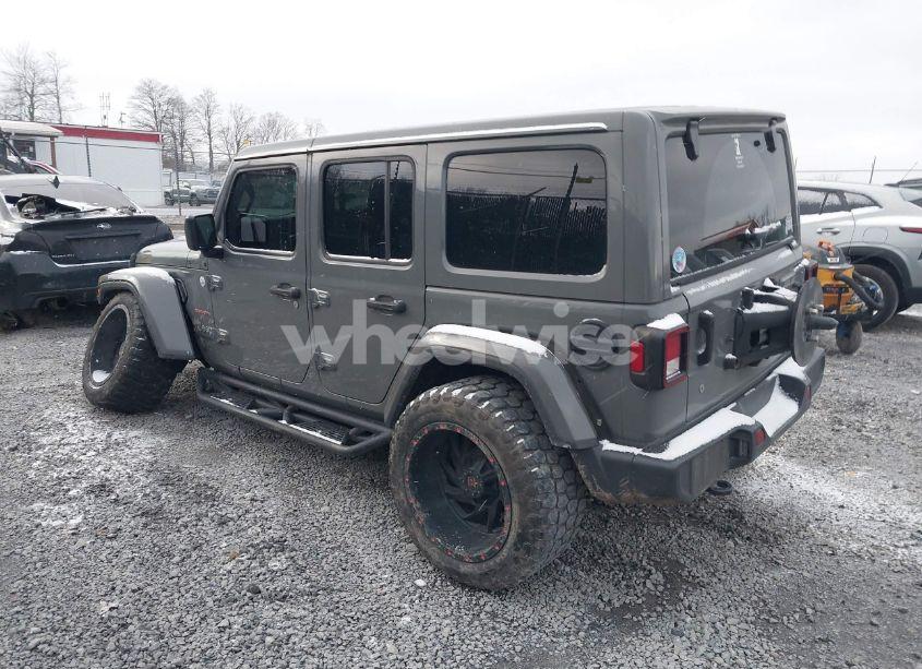 Photo 3 of 2019 Jeep Wrangler UNLIMITED SAHARA 4X4 (VIN 1C4HJXEG8KW533339)