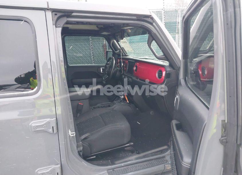 Photo 5 of 2019 Jeep Wrangler UNLIMITED SAHARA 4X4 (VIN 1C4HJXEG8KW533339)