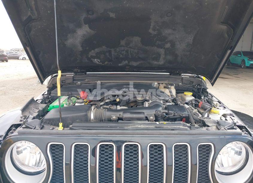 Photo 10 of 2019 Jeep Wrangler UNLIMITED SAHARA (VIN 1C4HJXEG8KW541120)