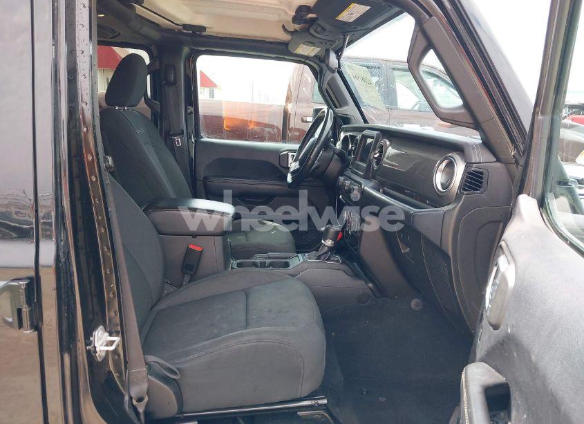 Photo 5 of 2019 Jeep Wrangler UNLIMITED SAHARA (VIN 1C4HJXEG8KW541120)