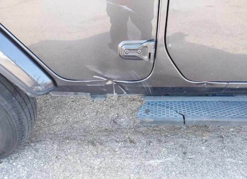 Photo 6 of 2022 Jeep Wrangler UNLIMITED SAHARA 4X4 (VIN 1C4HJXEG8NW206959)